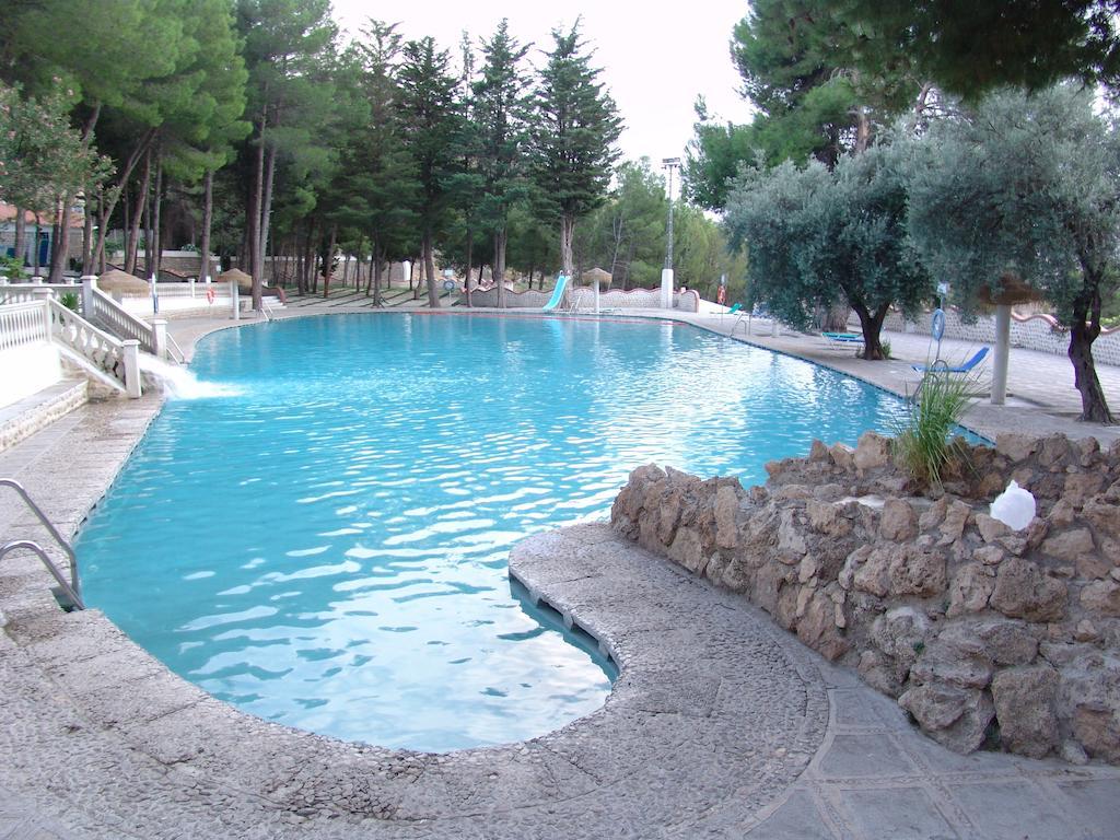 Balneario De Alicun De Las Torres ビジャヌエバ・デ・ラス・トーレス エクステリア 写真